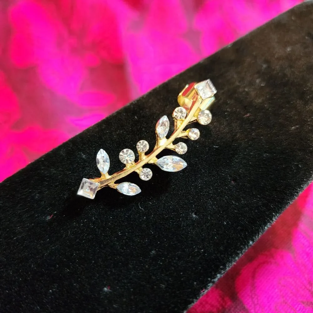 Gold Jeweled Leaf Earring Cuff. For Left Ear. NWOT.